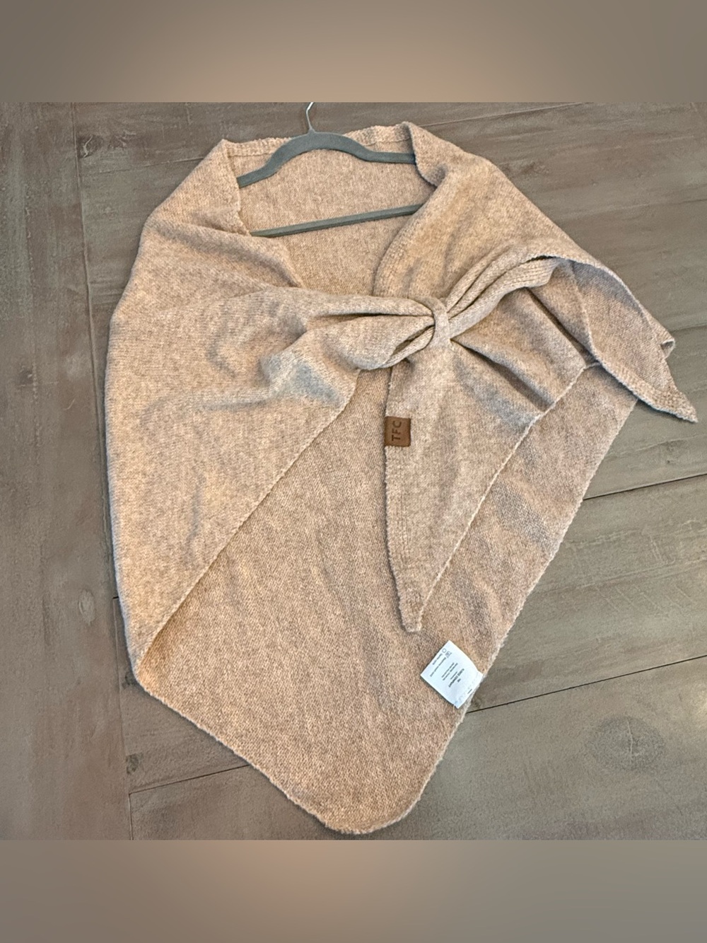 The Fleece Company heathered beige knit shawl wrap Preowned One Size